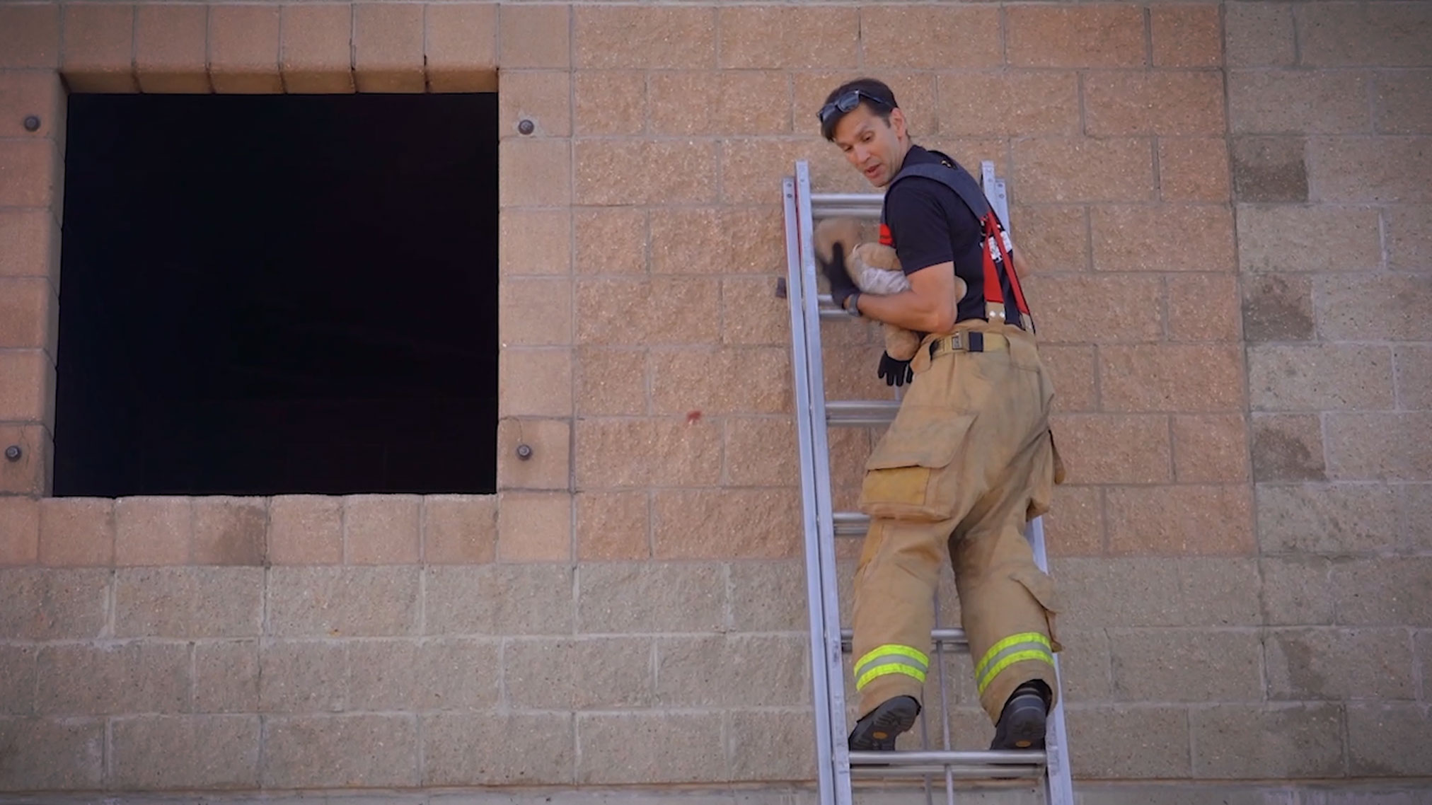 Featured image for “Passing Safely on a Firefighter Ground Ladder”