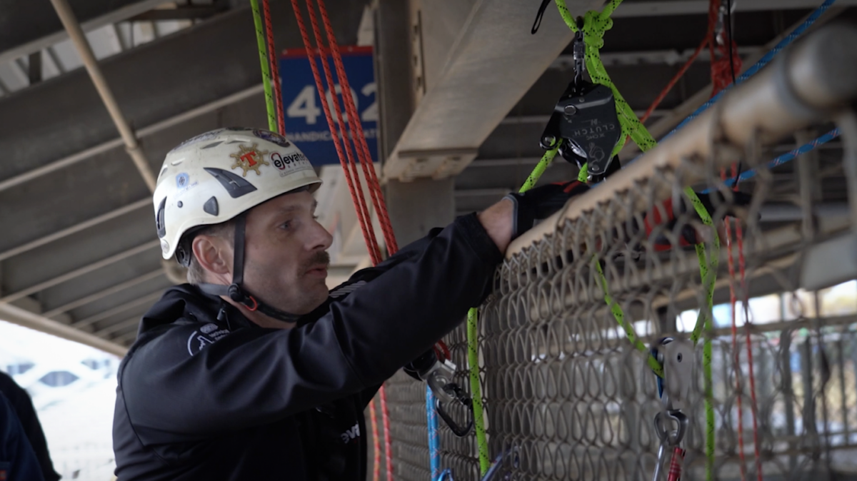 two-to-one mechanical advantage